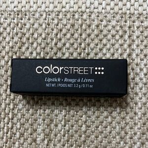 NWT in box Color Street Lipstick Tattle 204